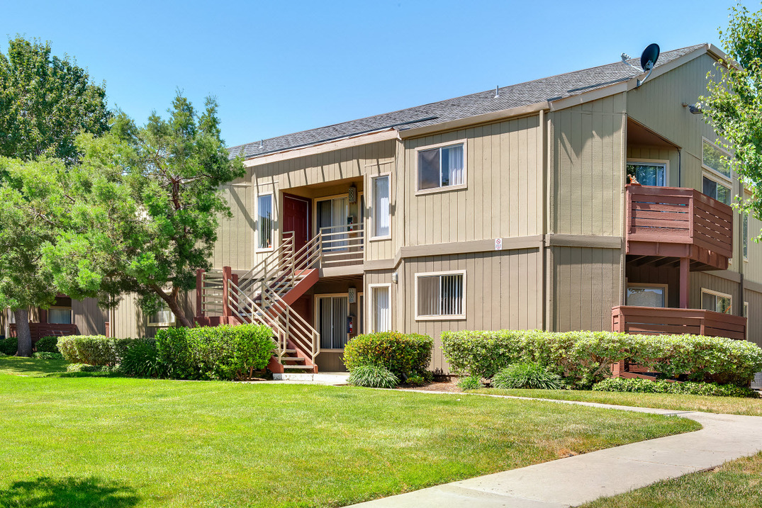 Rivershore Apartment Homes